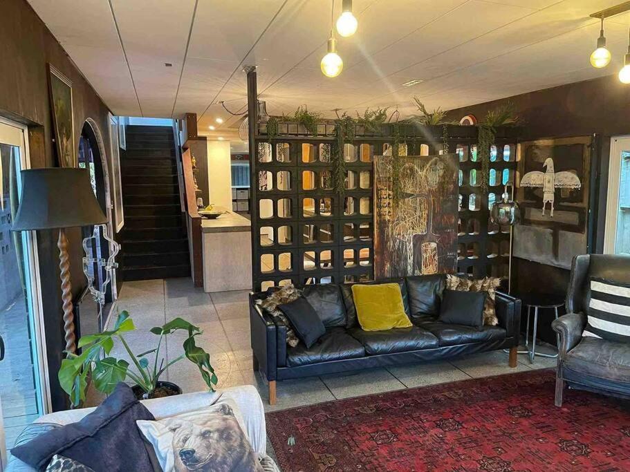 Electric Waihi Beach House - Family & Dog Friendly, Close To Beach, Pool Table, Outdoor Fire Room, Skate Ramp Bowentown Экстерьер фото