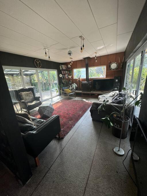 Electric Waihi Beach House - Family & Dog Friendly, Close To Beach, Pool Table, Outdoor Fire Room, Skate Ramp Bowentown Экстерьер фото